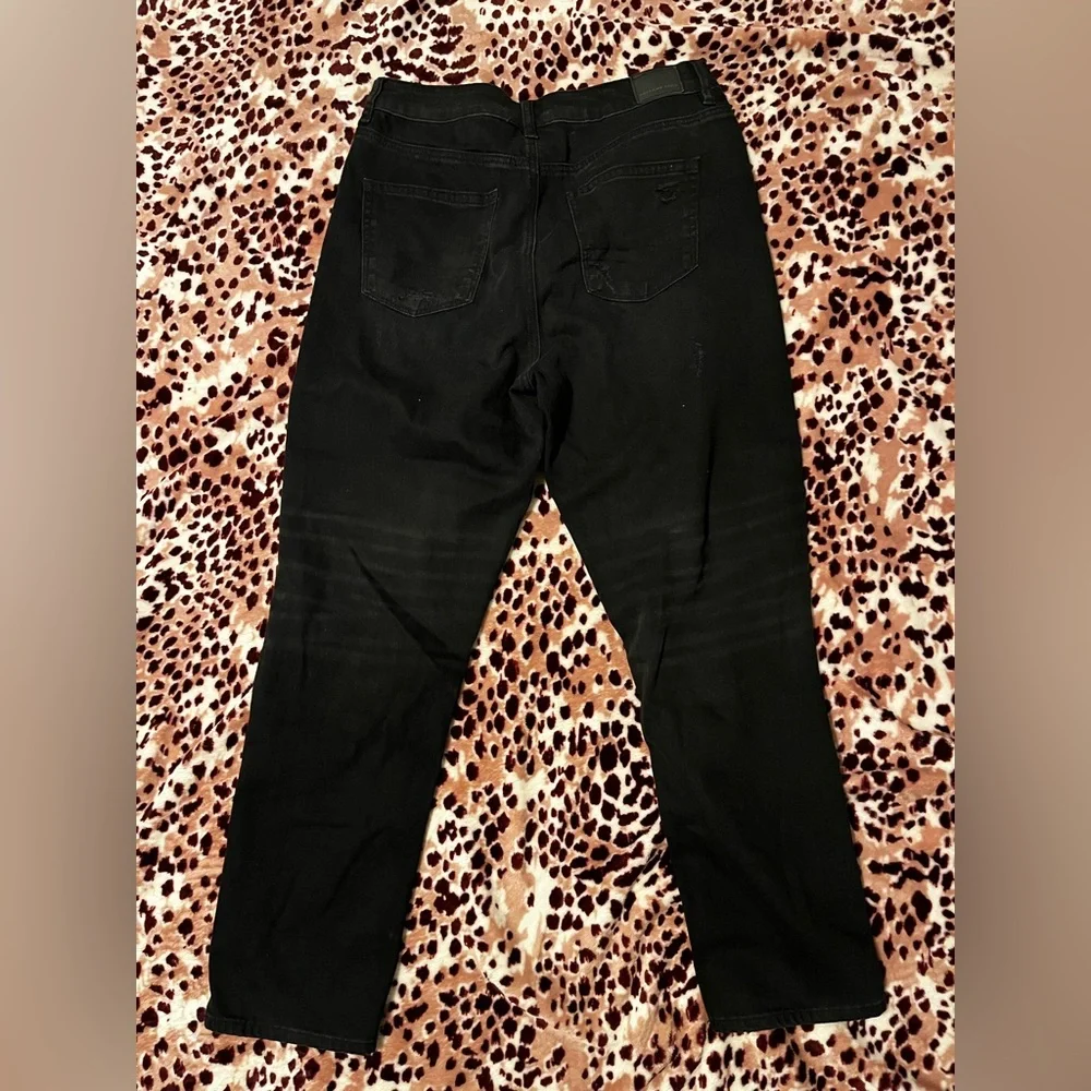 American Eagle Outfitters Black Ripped mom Jeans - Picture 2 of 3
